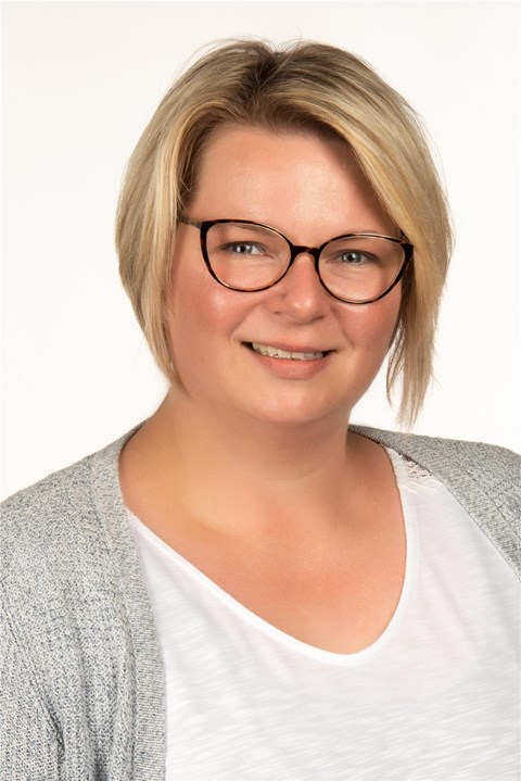 Porträtfoto der Caritas-Mitarbeiterin Charlene Vogt, Teamleiterin Zentrale Dienste